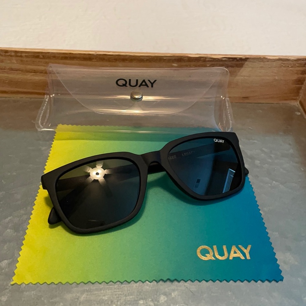 Quay Polarized Legacy Sunglasses Matte Black/Smoke